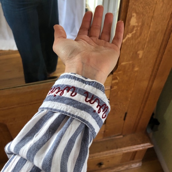 Embroidered 💃 Button Up - Picture 6 of 11